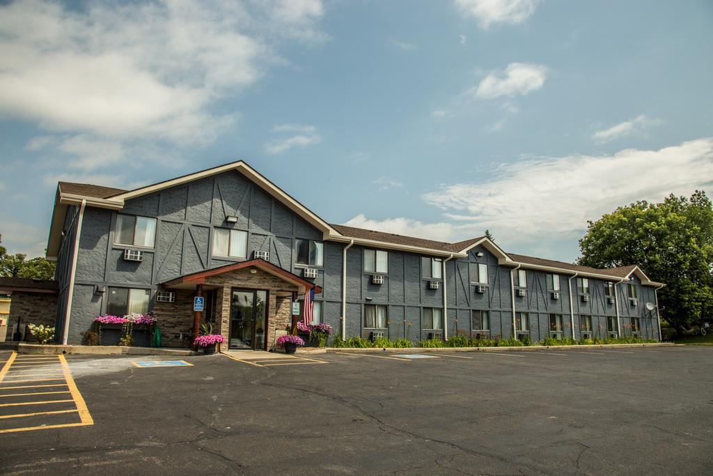 Americas Best Value Inn & Suites Detroit Lakes Exteriör bild