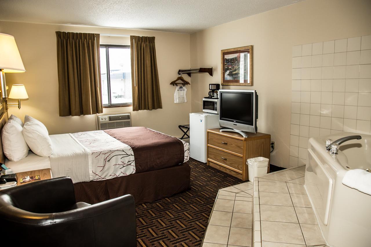 Americas Best Value Inn & Suites Detroit Lakes Exteriör bild