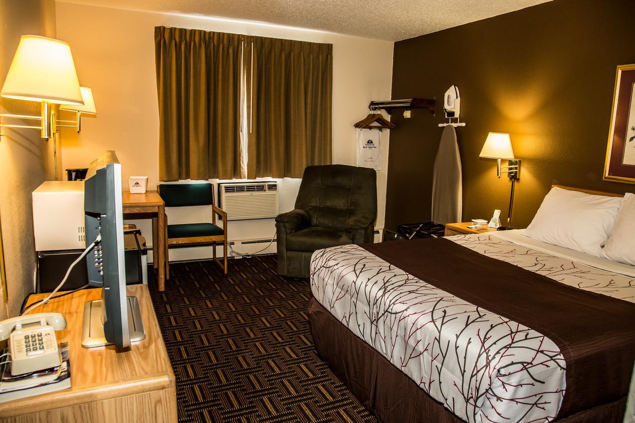 Americas Best Value Inn & Suites Detroit Lakes Exteriör bild