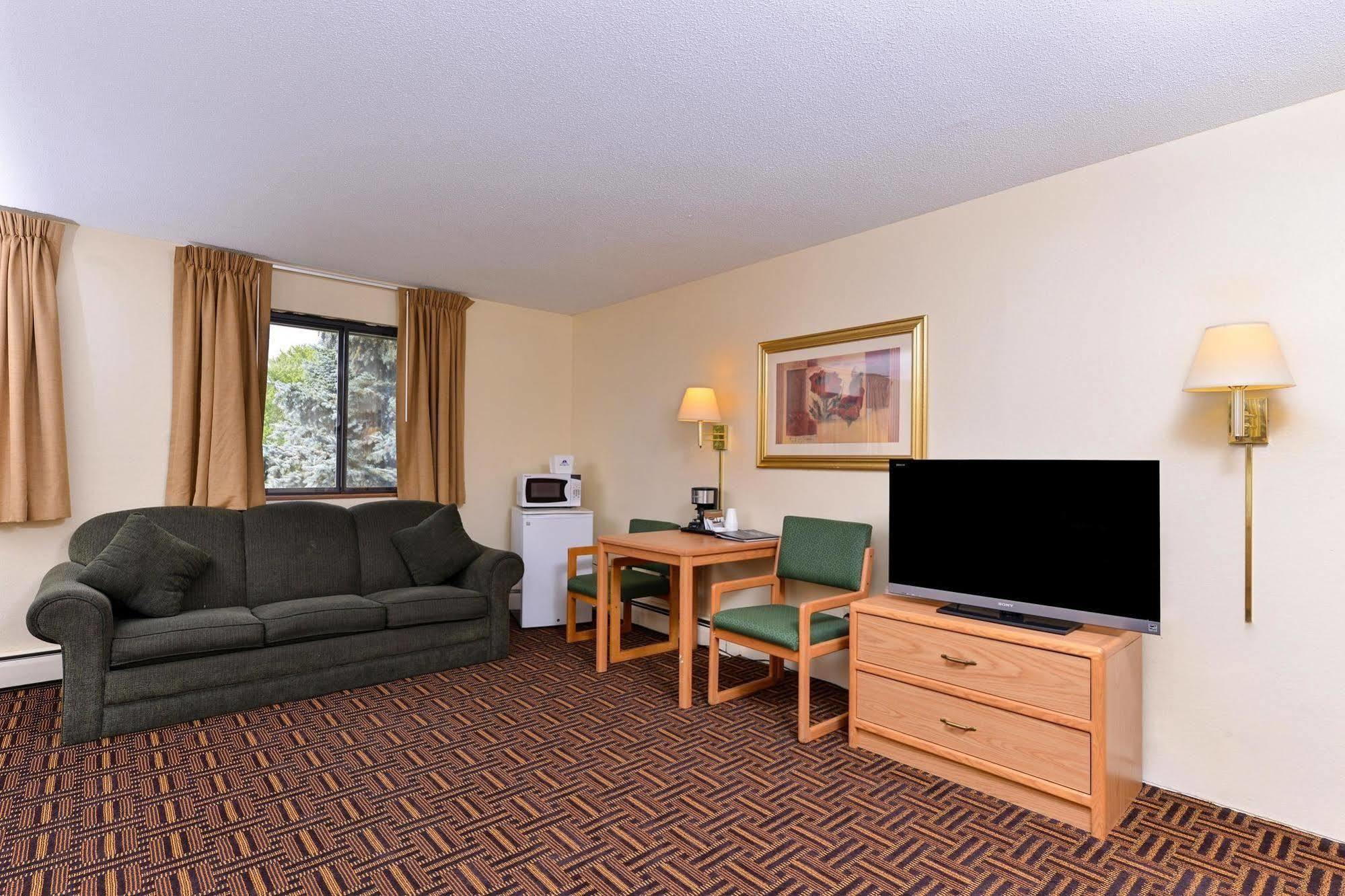 Americas Best Value Inn & Suites Detroit Lakes Exteriör bild